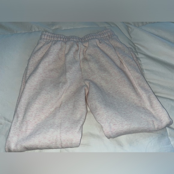 🔥Fabletics Go-To Sweatpants - Picture 2 of 5